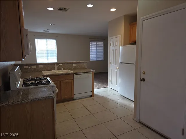 $1,700 | 9769 West Overlook Ridge Avenue, Las Vegas, NV 89148