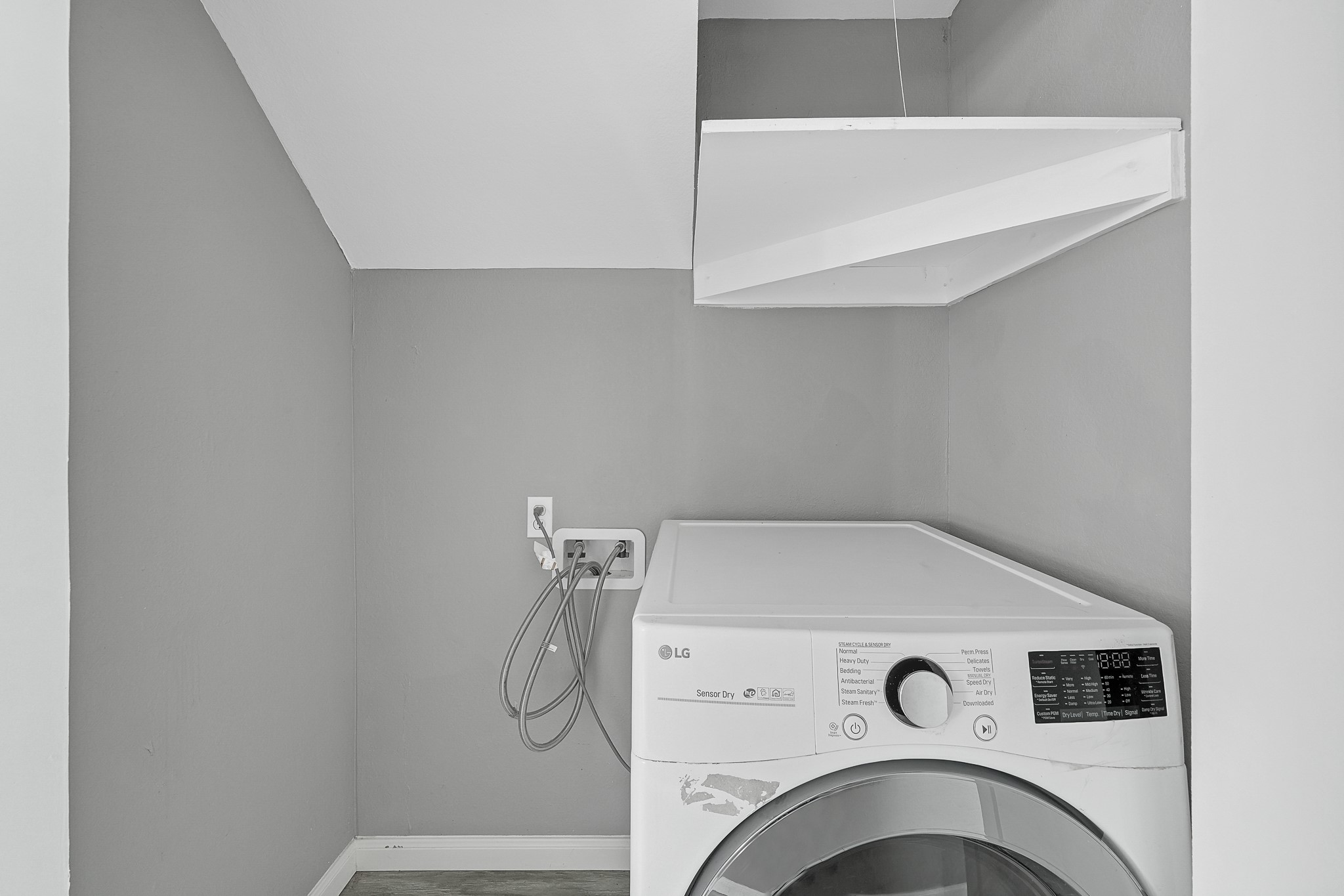 7323 Farnsworth Street Houston, TX 77022 - Photo 11 of 23 a utility room with dryer and washer