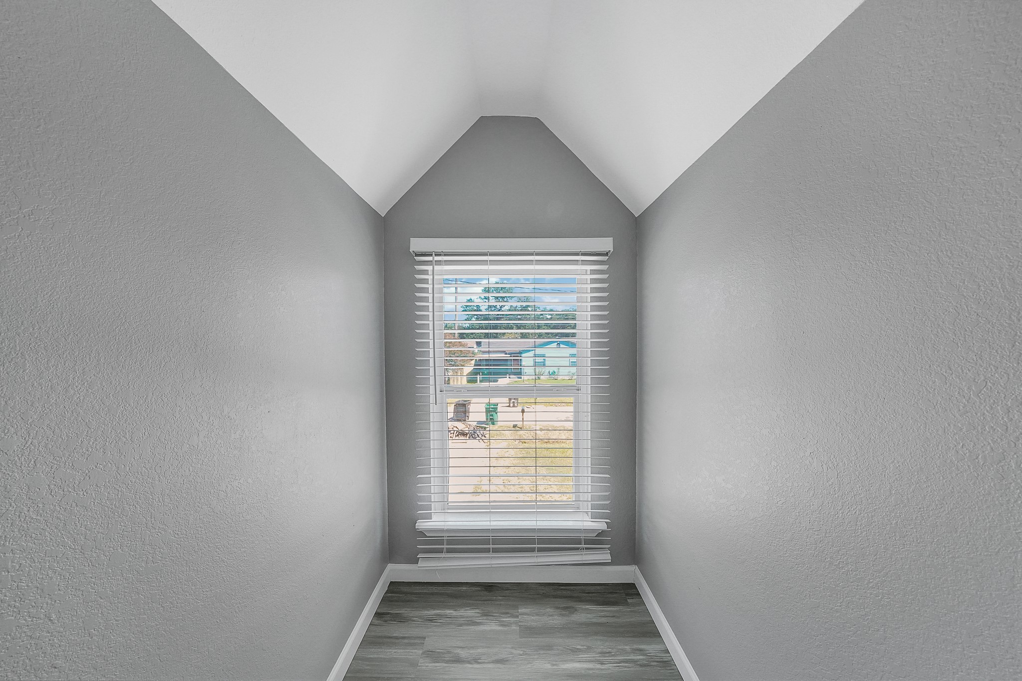 7323 Farnsworth Street Houston, TX 77022 - Photo 18 of 23 a view of empty room with window