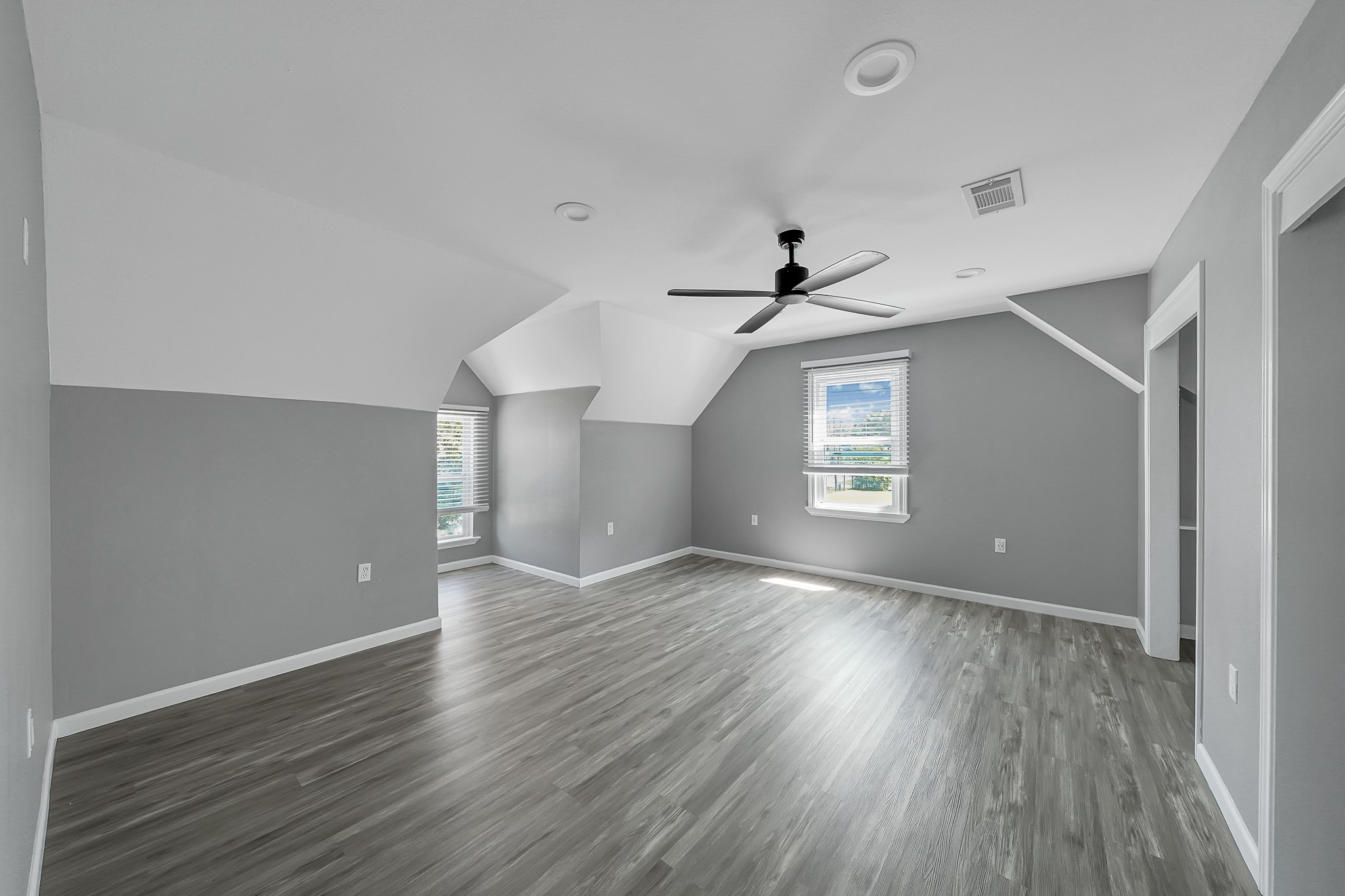 7323 Farnsworth Street Houston, TX 77022 - Photo 20 of 23 an empty room with wooden floor and windows