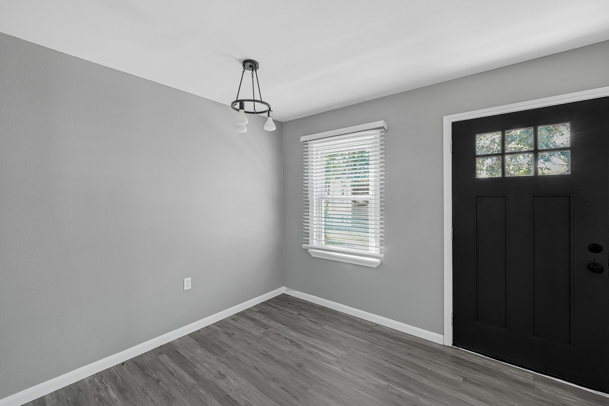 7323 Farnsworth Street Houston, TX 77022 - Photo 6 of 23 wooden floor in an empty room with a window