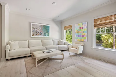 $2,995,000 | 32 Deep 6 Drive, East Hampton, NY 11937