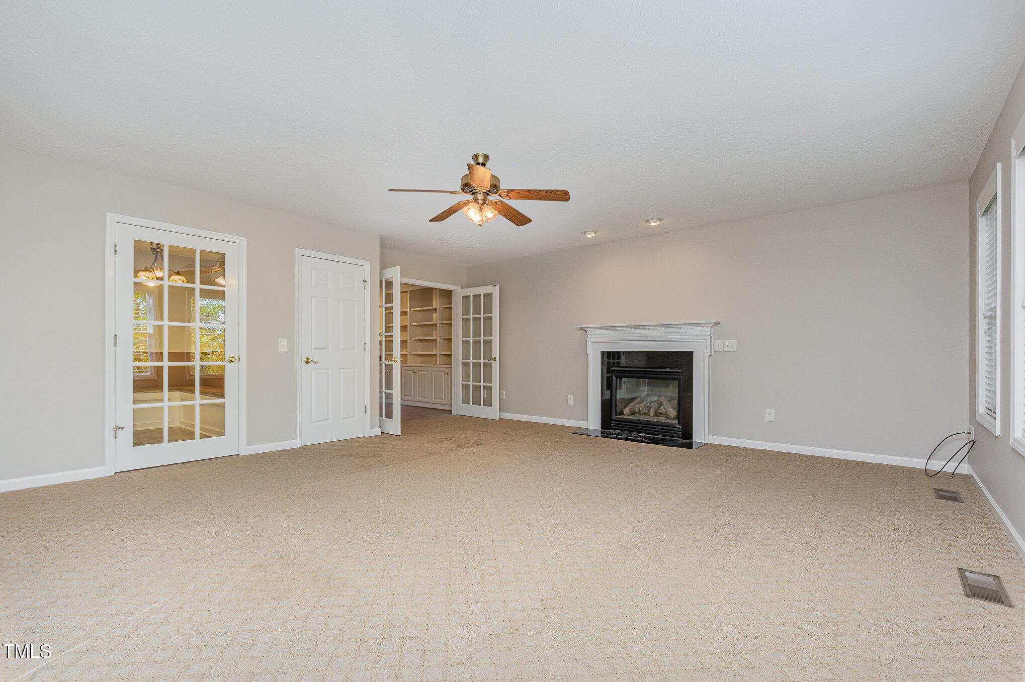 637 Coachman Way Sanford, NC 27332 - Photo 14 of 26 an empty room with windows and ceiling fan