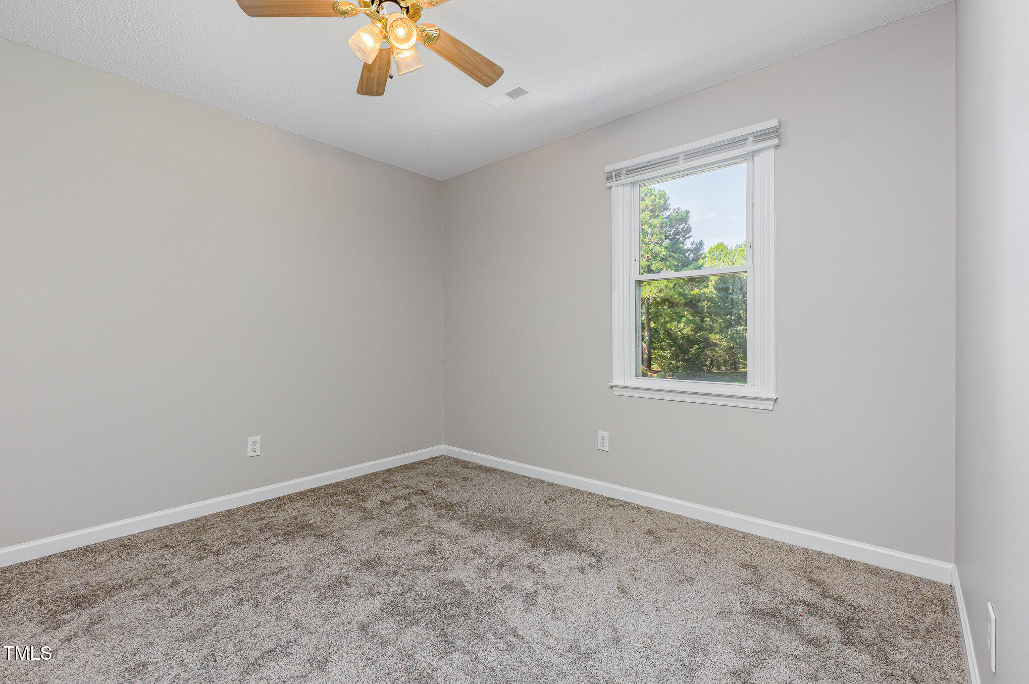 637 Coachman Way Sanford, NC 27332 - Photo 18 of 26 an empty room with a window