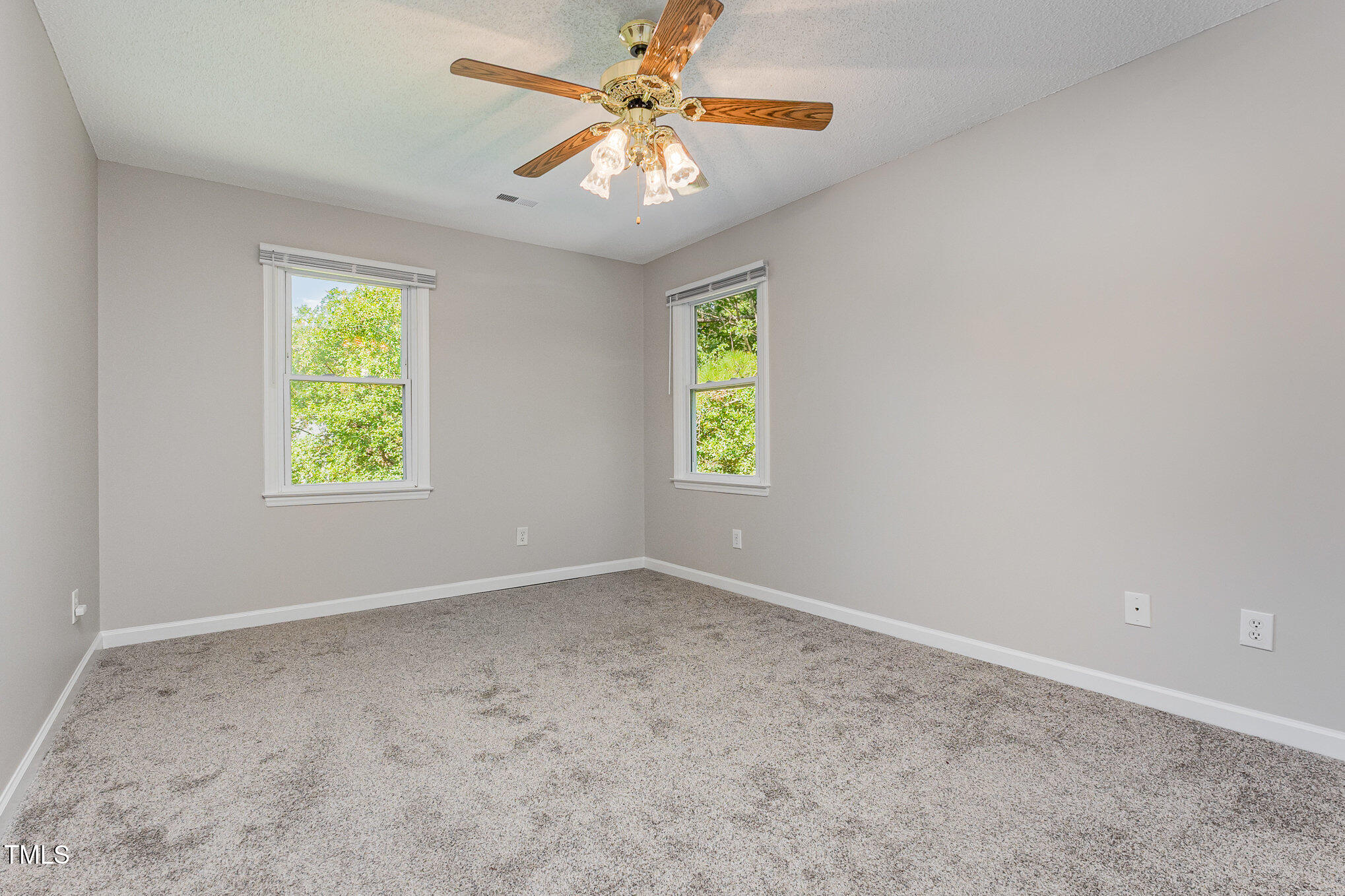 637 Coachman Way Sanford, NC 27332 - Photo 19 of 26 an empty room with windows and ceiling fan
