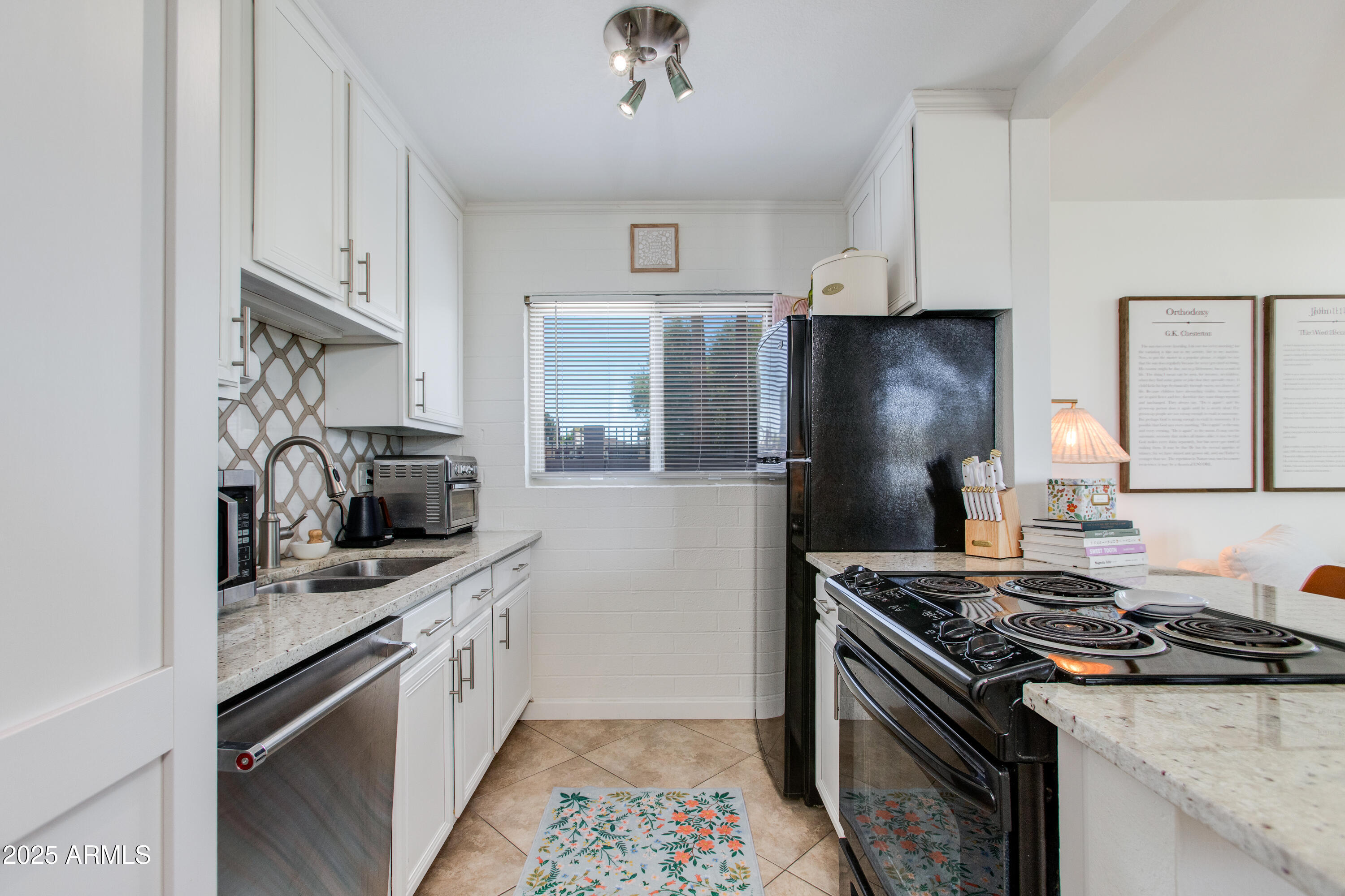 4419 North 27th Street, Unit 25 Phoenix, AZ 85016 - Photo 10 of 32 Kitchen
