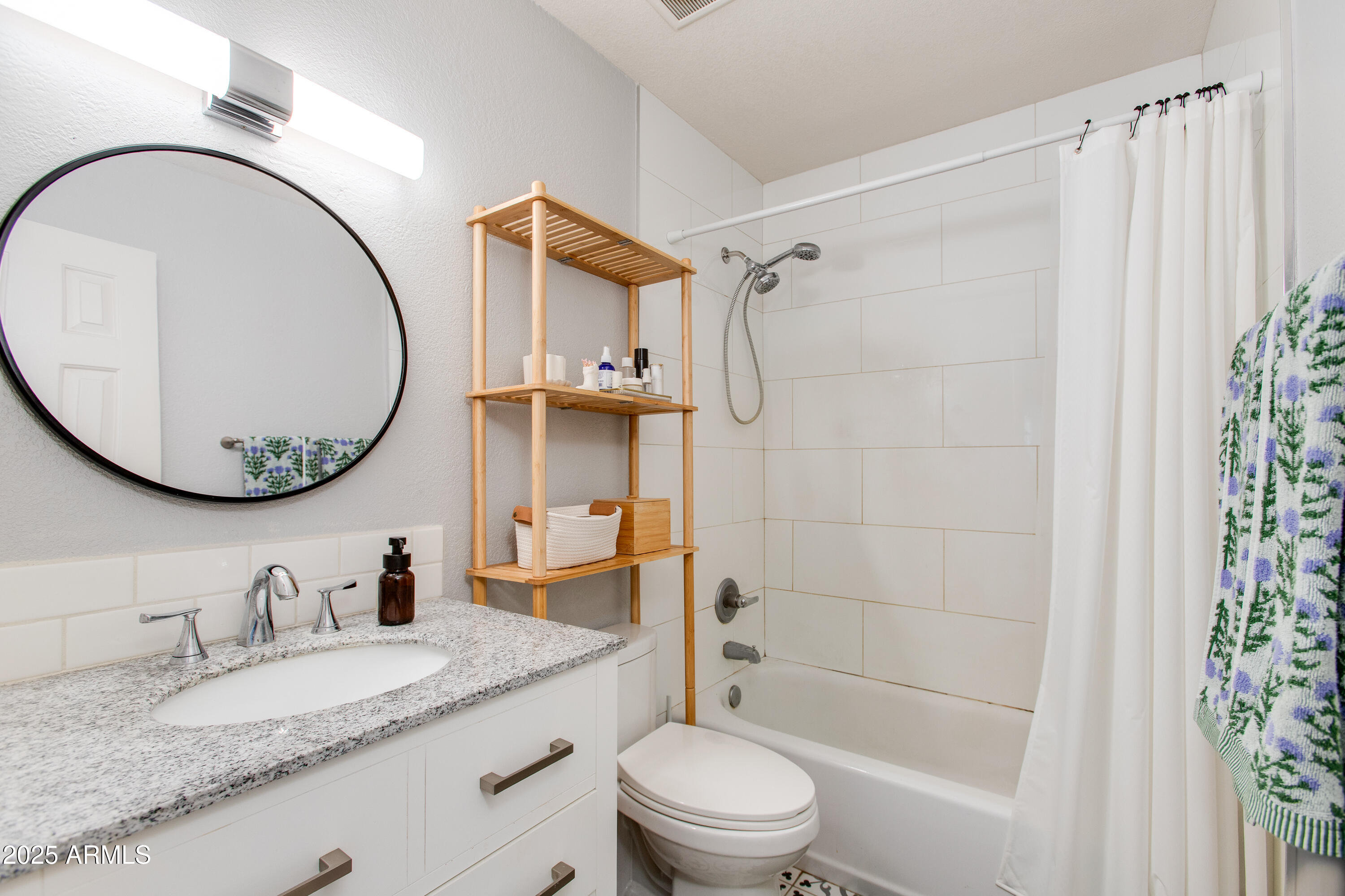 4419 North 27th Street, Unit 25 Phoenix, AZ 85016 - Photo 18 of 32 Bathroom