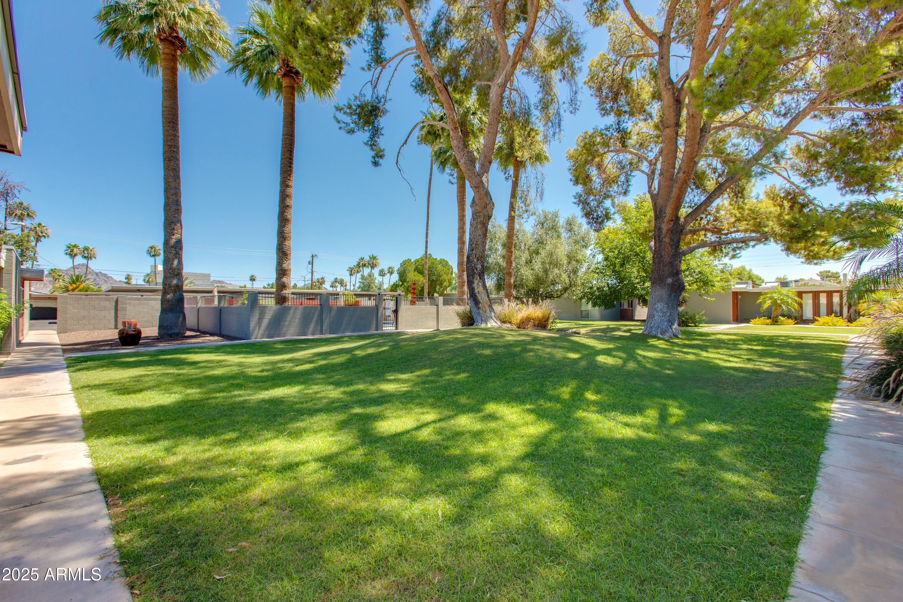 4419 North 27th Street, Unit 25 Phoenix, AZ 85016 - Photo 24 of 32 Community Grounds