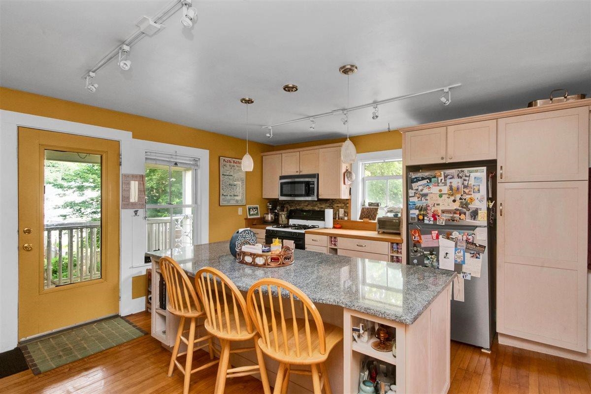 78 Pitkin Street Burlington, VT 05401 - Photo 3 of 38
