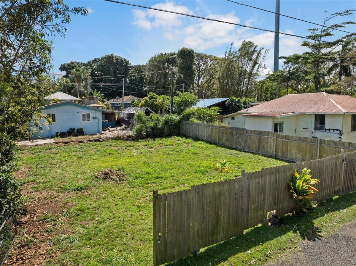 956 Kahealani Street Haiku, HI 96708 - Photo 12 of 27 a view of a backyard with sitting area