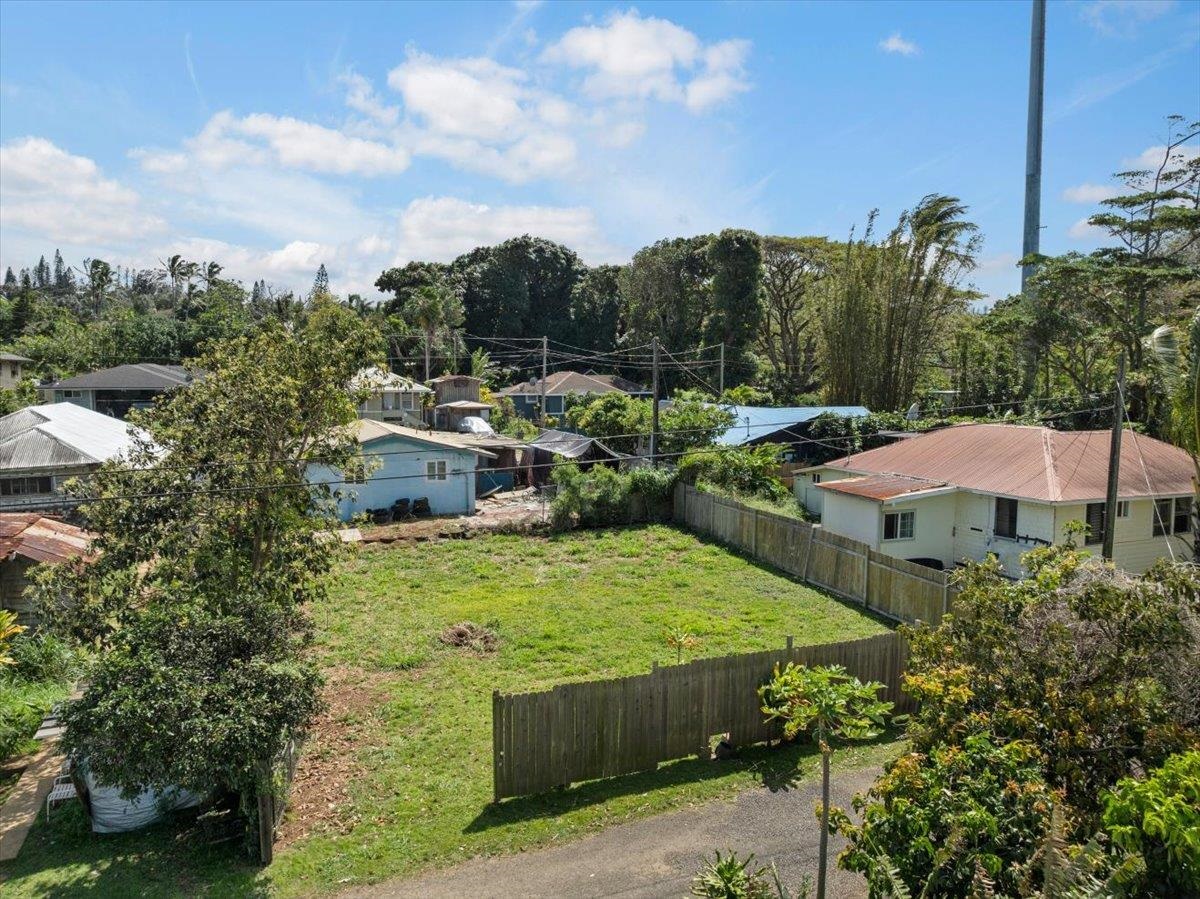 956 Kahealani Street Haiku, HI 96708 - Photo 2 of 27 a view of a garden with an outdoor seating