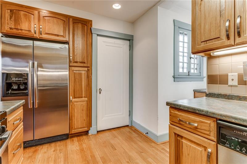 7549 Graymore Road Pittsburgh, PA 15221 - Photo 11 of 25 Gallery Image 11