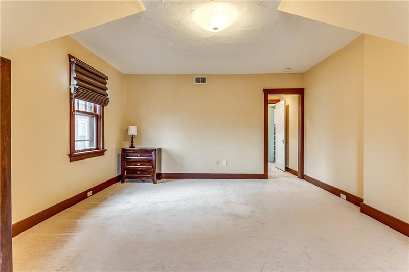 7549 Graymore Road Pittsburgh, PA 15221 - Photo 15 of 25 Gallery Image 15