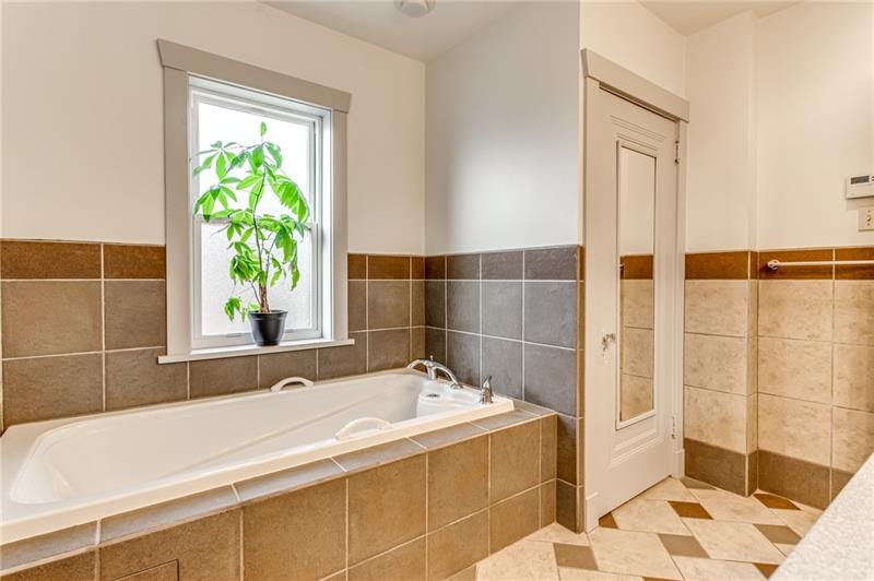 7549 Graymore Road Pittsburgh, PA 15221 - Photo 17 of 25 Gallery Image 17