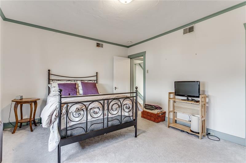 7549 Graymore Road Pittsburgh, PA 15221 - Photo 18 of 25 Gallery Image 18