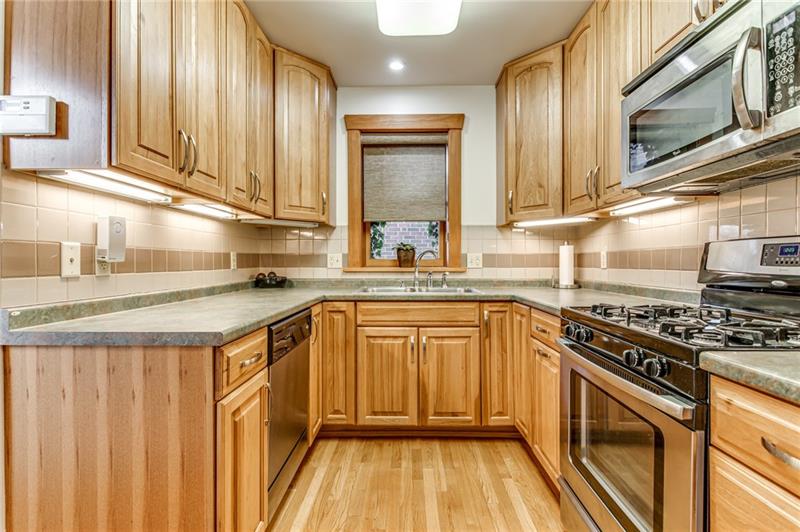 7549 Graymore Road Pittsburgh, PA 15221 - Photo 9 of 25 Gallery Image 9