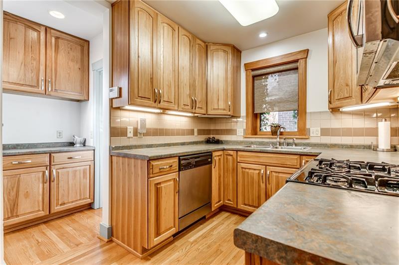 7549 Graymore Road Pittsburgh, PA 15221 - Photo 10 of 25 Gallery Image 10