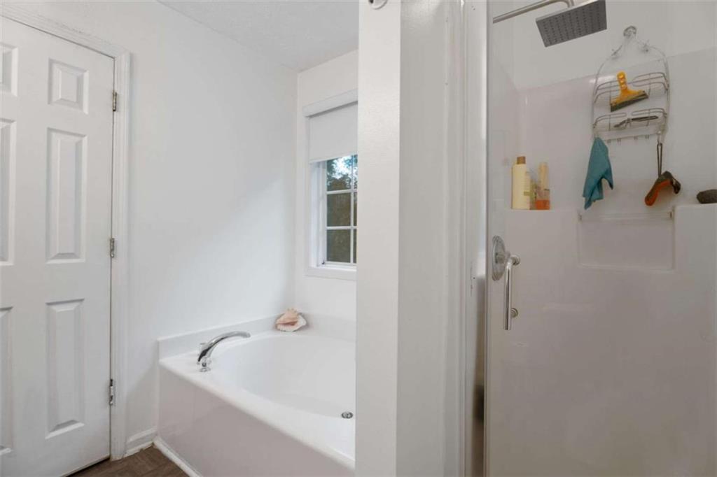 336 Shenandoah Circle Winder, GA 30680 - Photo 25 of 41 a bathroom with a bathtub