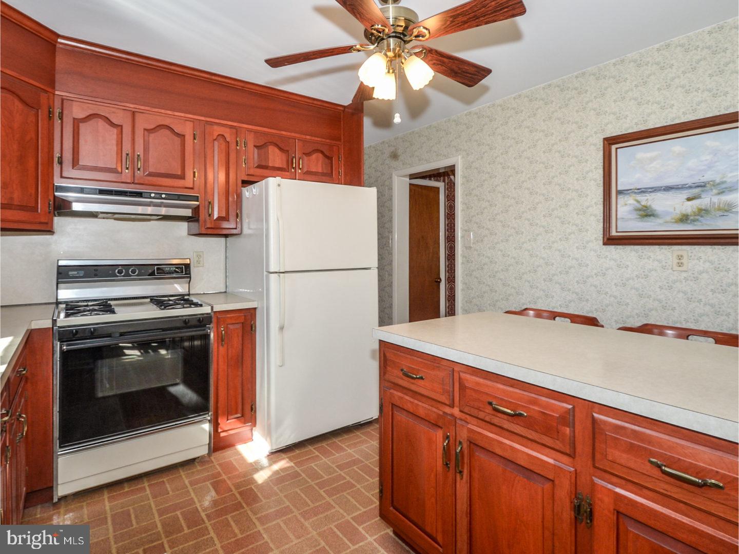 61 Valley View Road Chalfont, PA 18914 - Photo 7 of 19 Kitchen