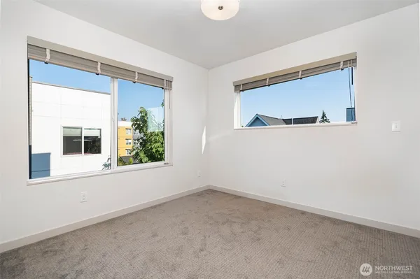 $4,595 | 4262 Linden Avenue North, Seattle, WA 98103