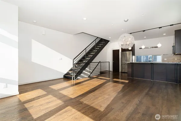 $4,595 | 4262 Linden Avenue North, Seattle, WA 98103