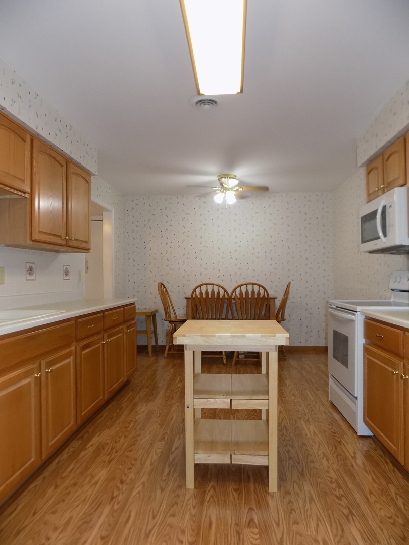 5548 Spring Brook Road, Unit 206 Rockford, IL 61114 - Photo 12 of 36