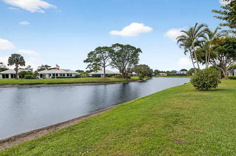 $1,099,000 | 13 Acacia Villas, Boynton Beach, FL 33436
