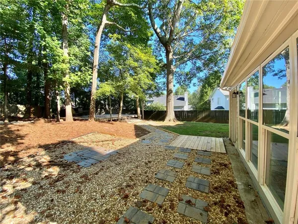 $2,850 | 640 Suwanee Lakes Circle Northwest, Suwanee, GA 30024