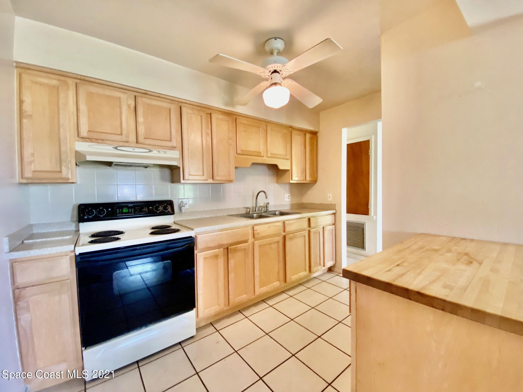 2933 Lancaster Road Melbourne, FL 32935 - Photo 4 of 25 a kitchen with granite countertop a sink cabinets stainless steel appliances and a counter space