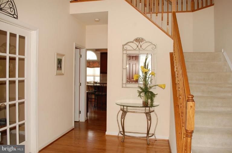 5060 Jericho Road Columbia, MD 21044 - Photo 2 of 25 Entrance / Foyer