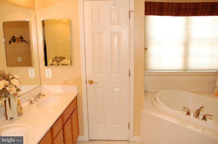 5060 Jericho Road Columbia, MD 21044 - Photo 7 of 25 Master Bath #2