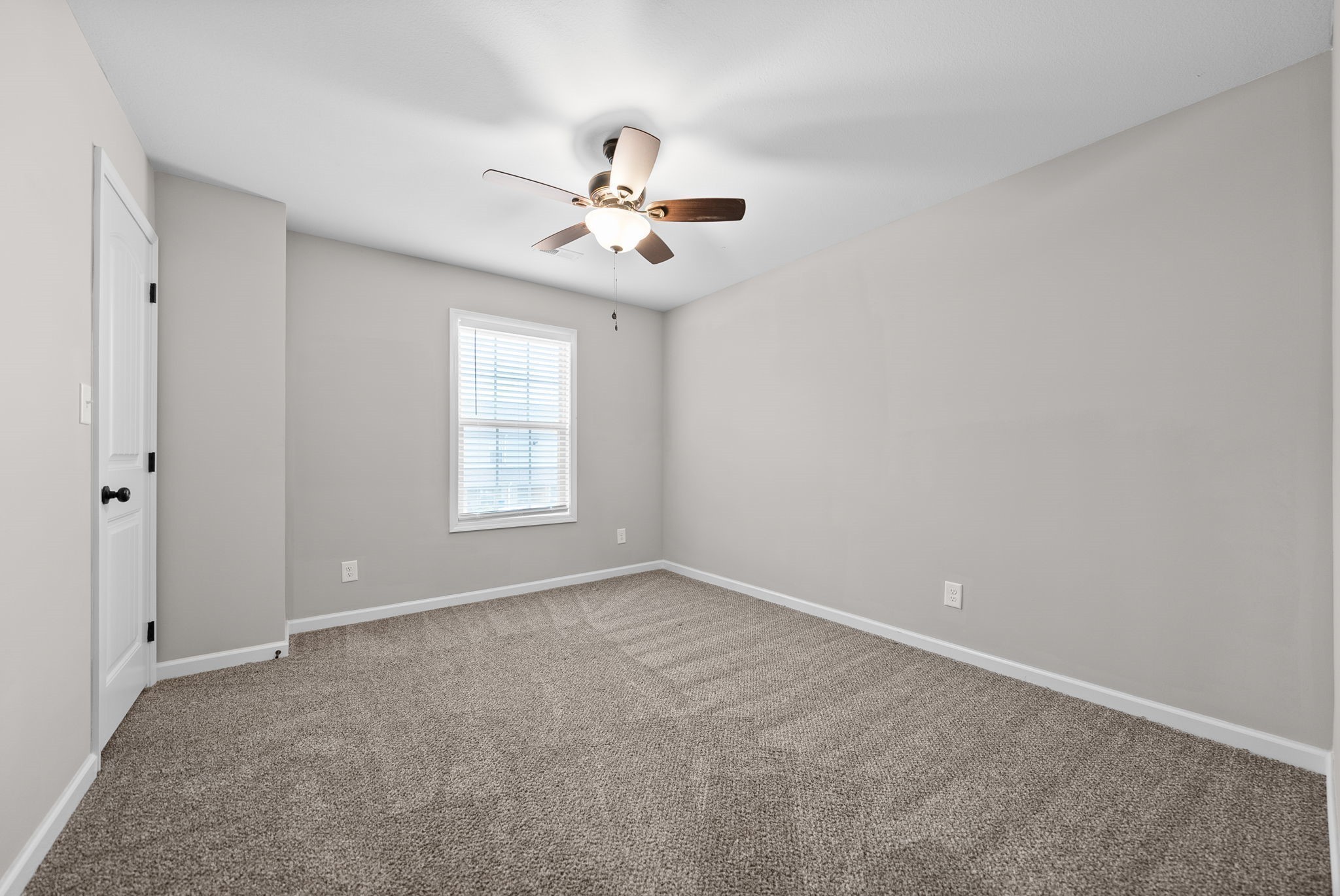 418 Peachers Mill Road, Unit C6 Clarksville, TN 37042 - Photo 18 of 21 a view of an empty room with a window