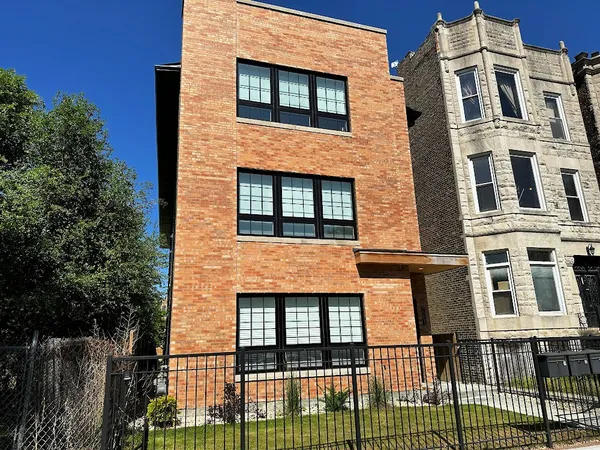 $2,950 | 4420 South Prairie Avenue, Unit 1, Chicago, IL 60653