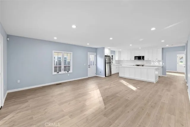 $7,500 | 376 S Hill, Pasadena, CA 91106