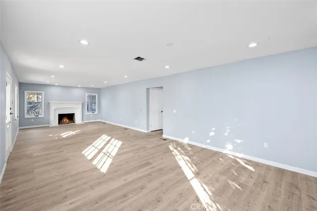 $7,500 | 376 S Hill, Pasadena, CA 91106