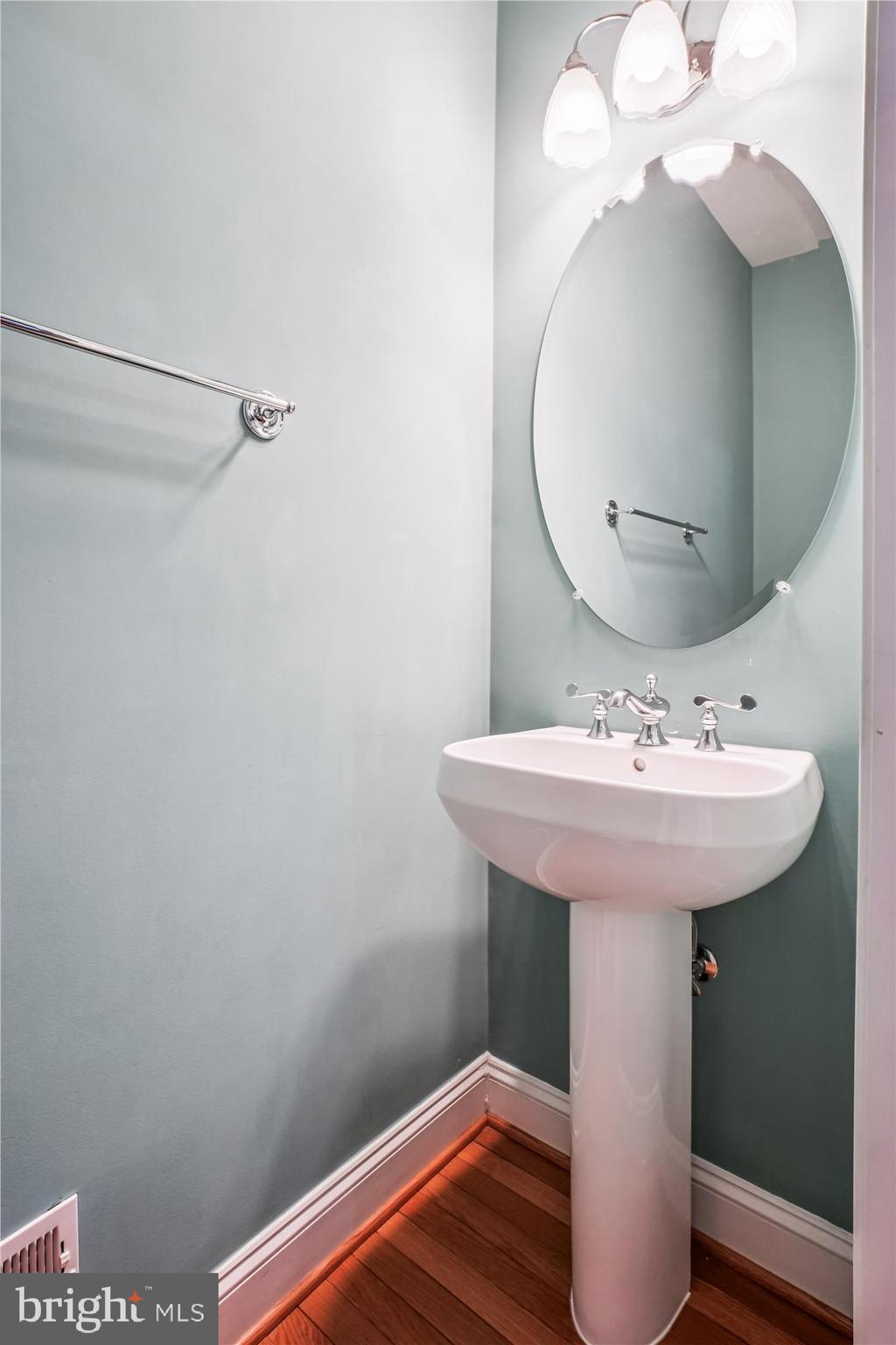 1310 South Glebe Road Arlington, VA 22204 - Photo 12 of 58 Powder Room