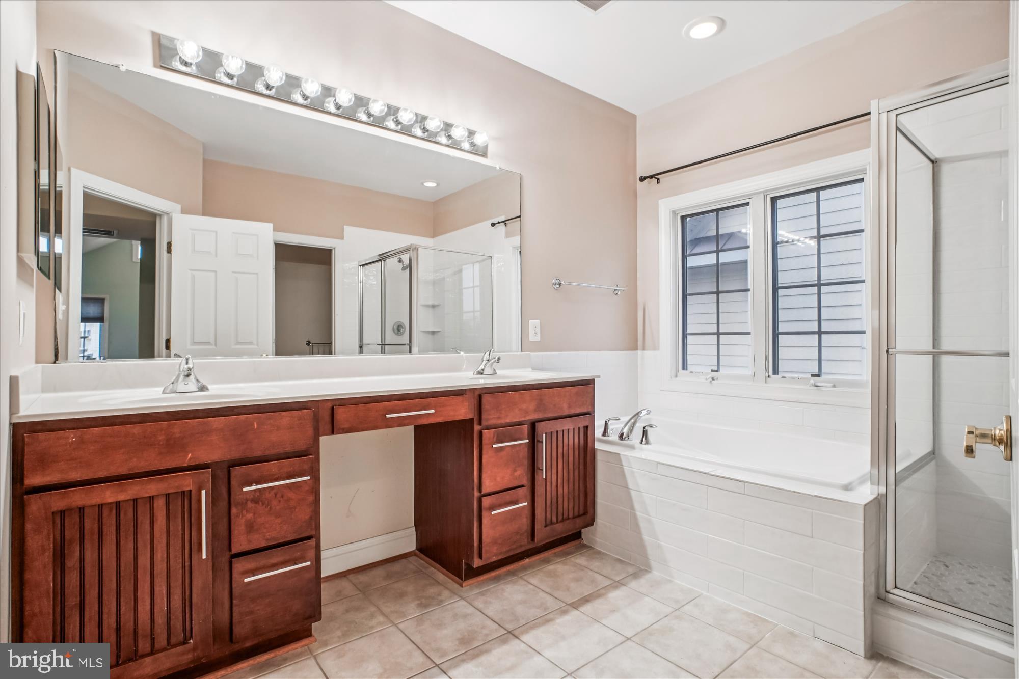 1310 South Glebe Road Arlington, VA 22204 - Photo 17 of 58 Primary Bath