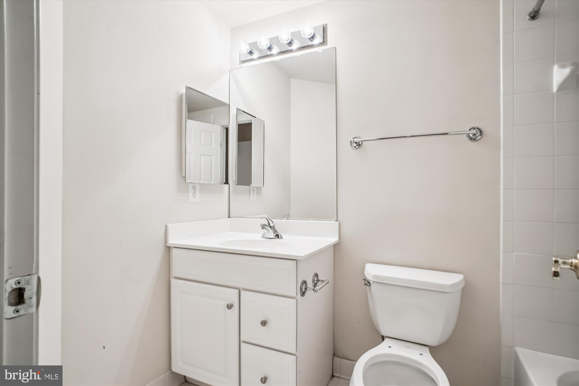 1310 South Glebe Road Arlington, VA 22204 - Photo 24 of 58 Bath