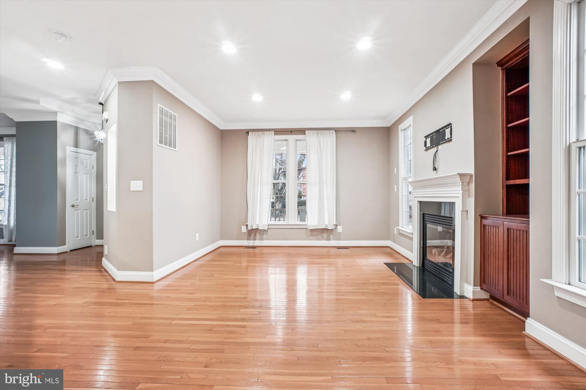 1310 South Glebe Road Arlington, VA 22204 - Photo 10 of 58 Family Room