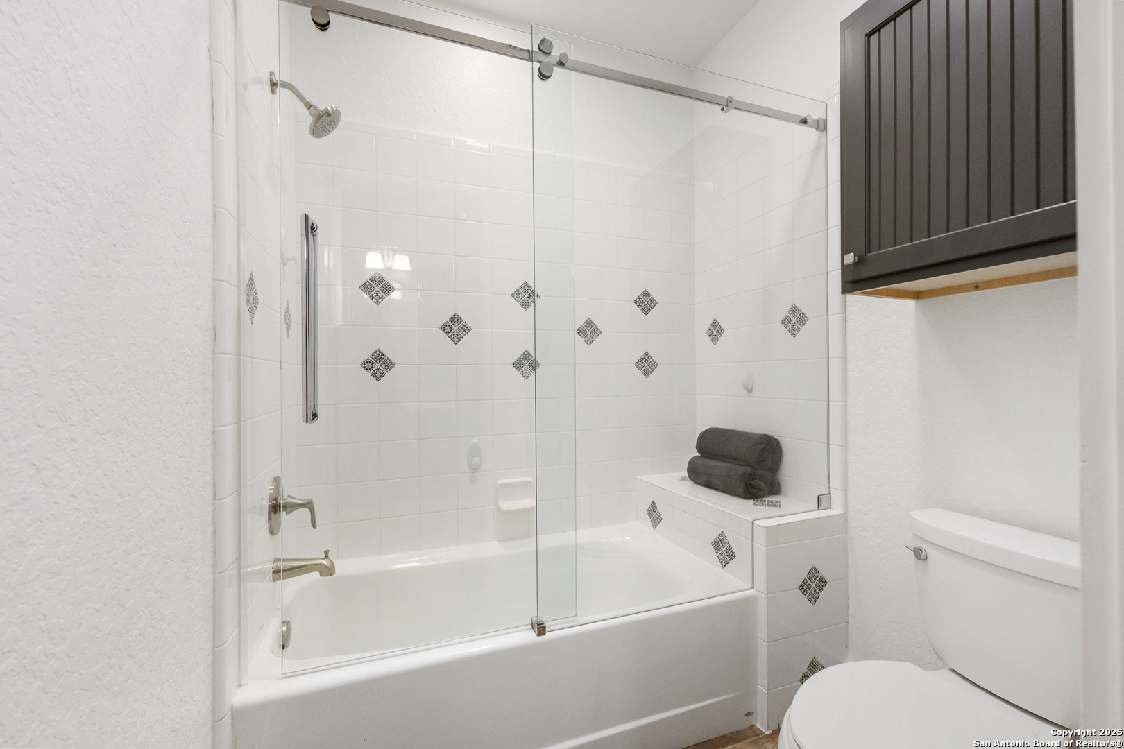 115 Spanish Pass Road Boerne, TX 78006 - Photo 26 of 50 a white bath tub sitting next to a white toilet and vanity