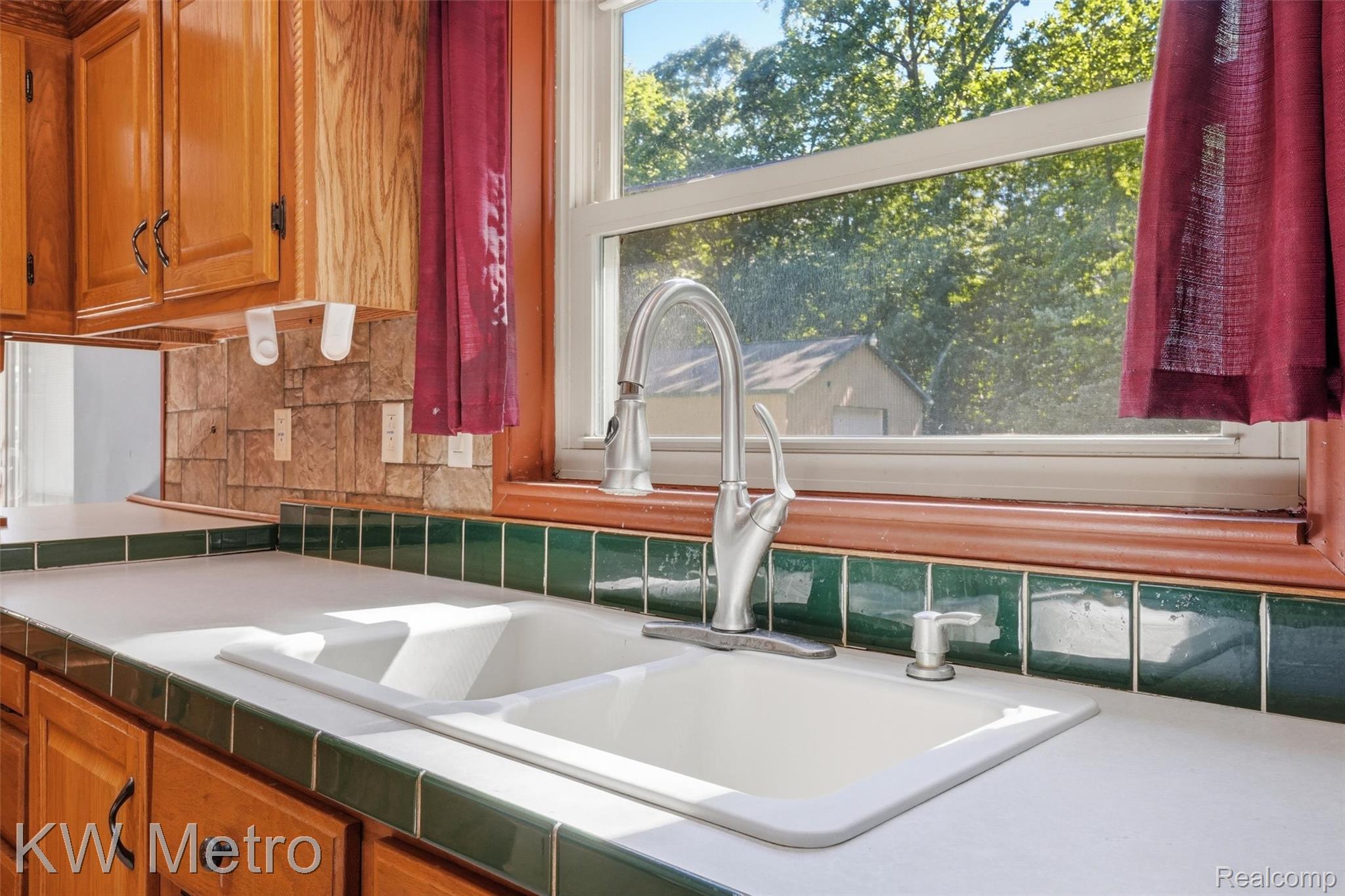 22733 Sumpter Road Belleville, MI 48111 - Photo 23 of 52 26-DSC02149.jpg