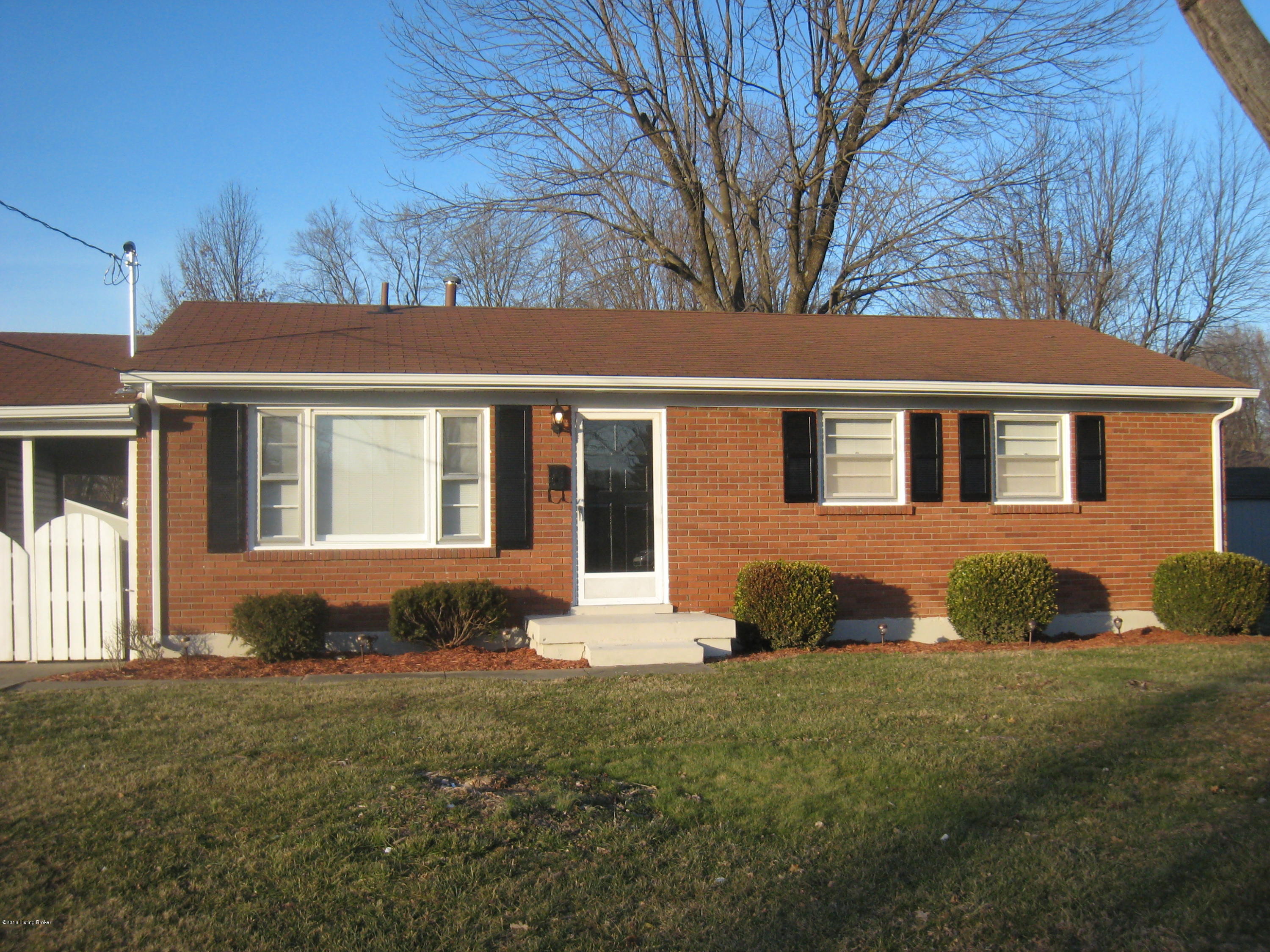 4809 Goepper Road Louisville, KY 40258 - Photo 4 of 23 Renewed painting and landscape.