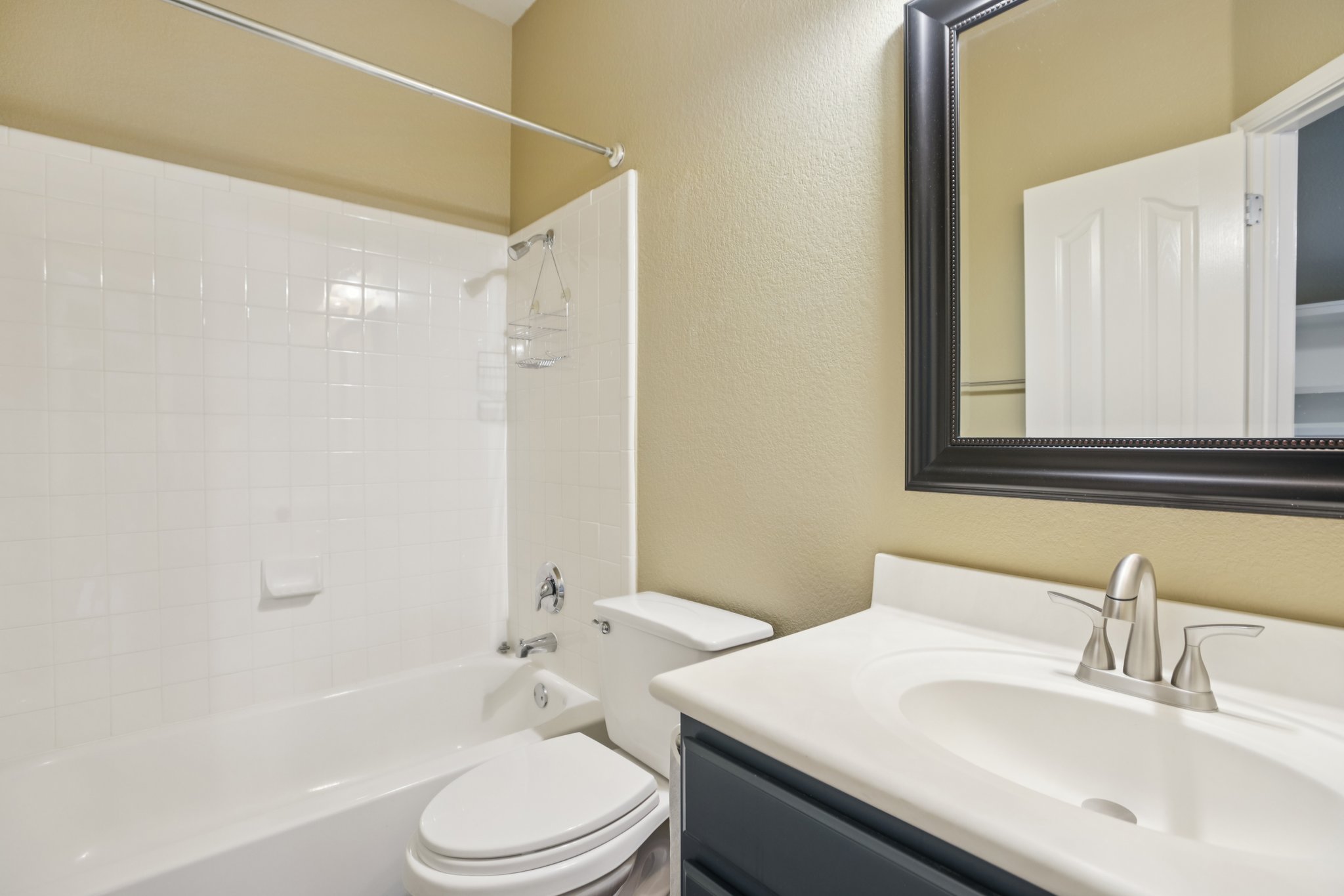 10525 Roy Butler Drive Austin, TX 78717 - Photo 30 of 40 Full bathroom upstairs