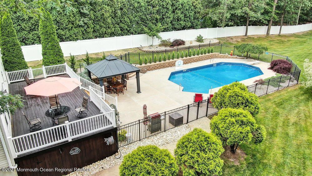 476 Cassville Road Jackson, NJ 08527 - Photo 4 of 40 a view of a balcony with two chairs and a table