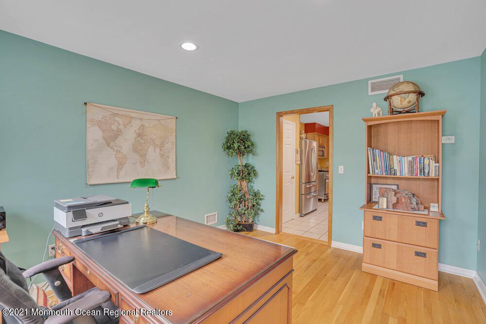 476 Cassville Road Jackson, NJ 08527 - Photo 8 of 40 a room with furniture and a book shelf