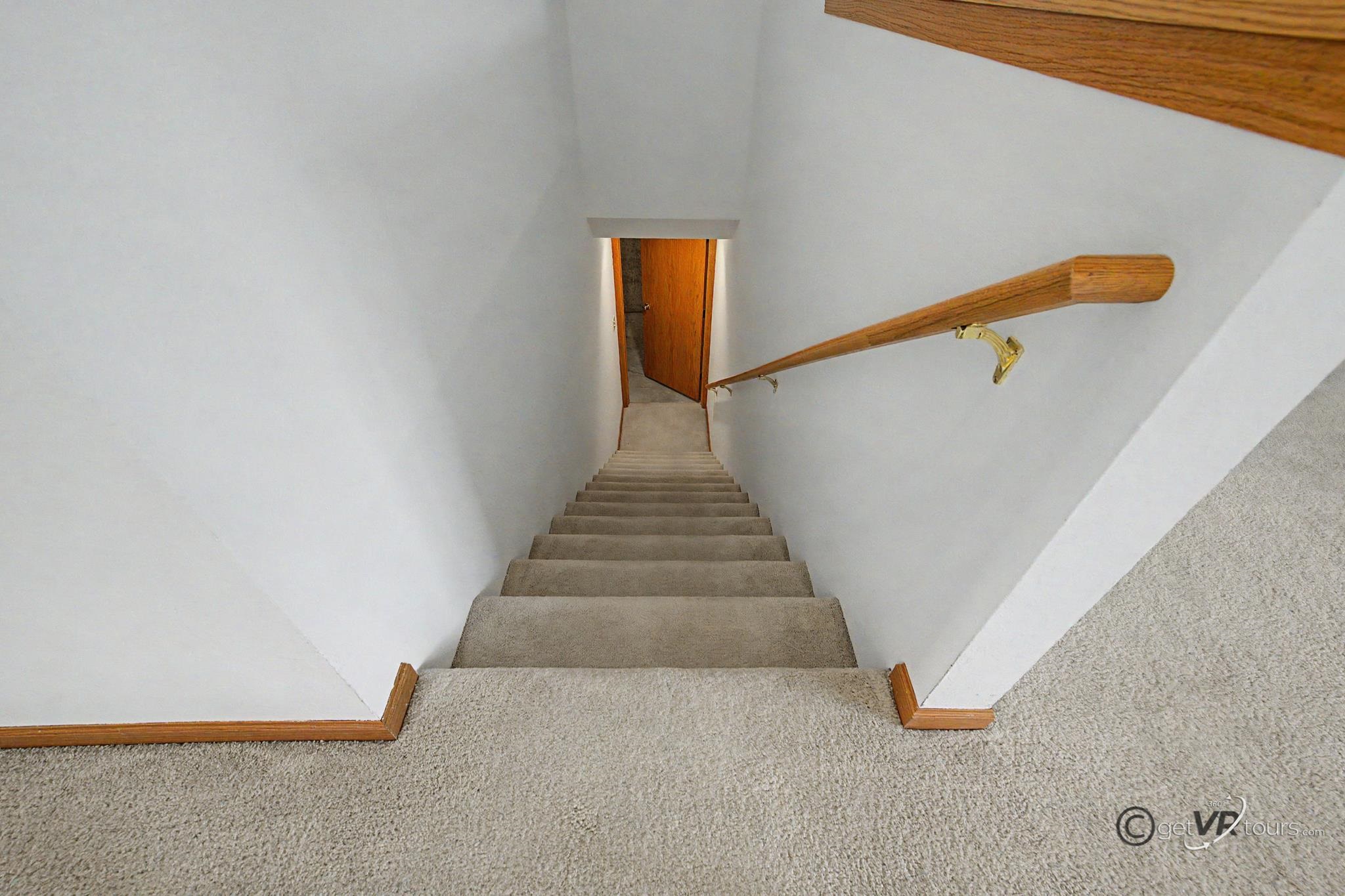 3127 Sandy Pointe Drive Freeport, IL 61032 - Photo 17 of 35 a view of entryway