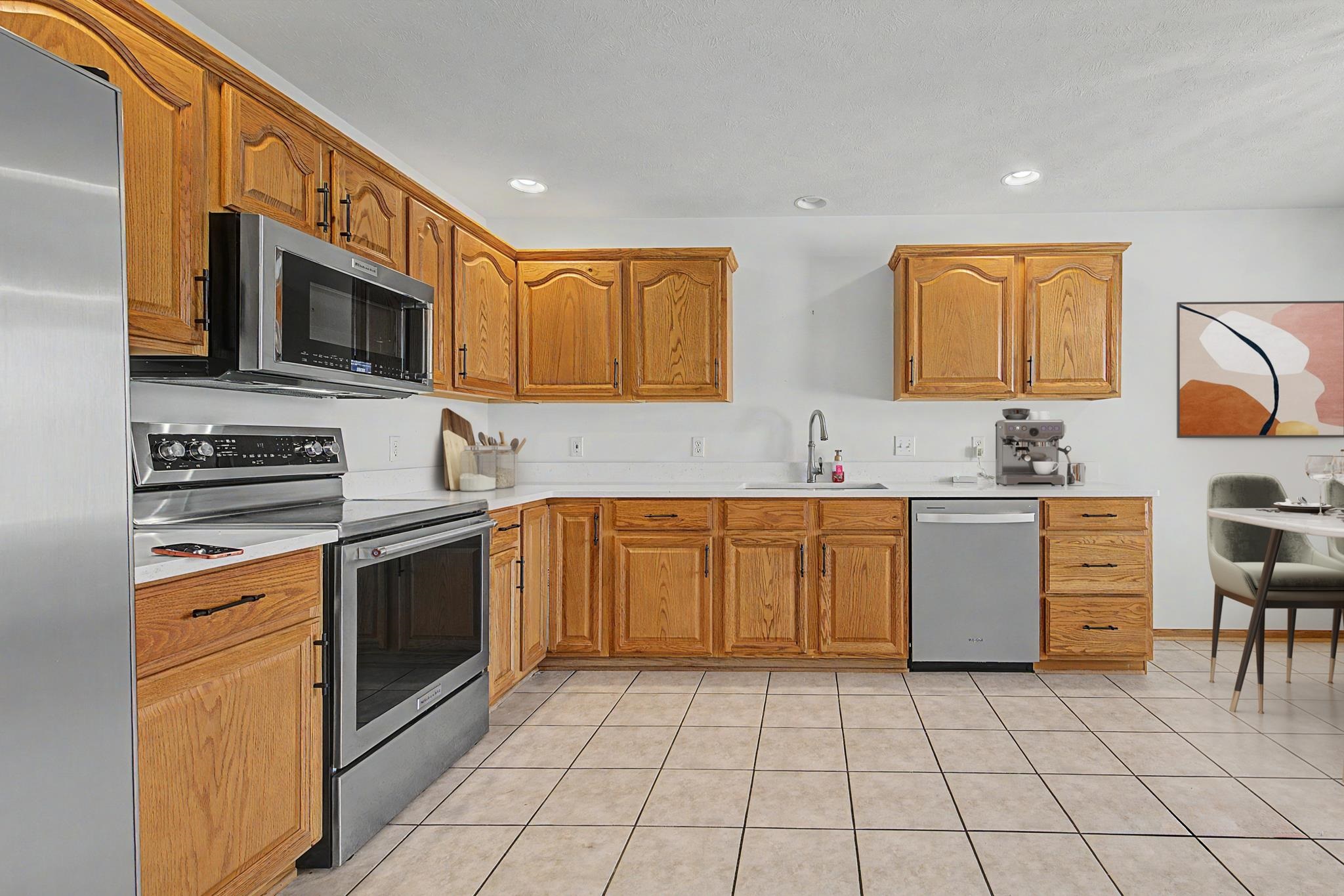 3127 Sandy Pointe Drive Freeport, IL 61032 - Photo 5 of 35 a kitchen with a sink a stove and cabinets
