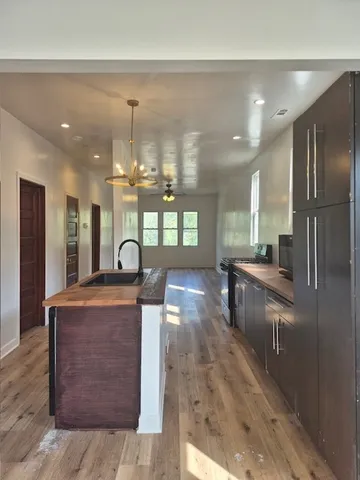 $1,250 | 8144 South Brandon Avenue, Unit 2, Chicago, IL 60617