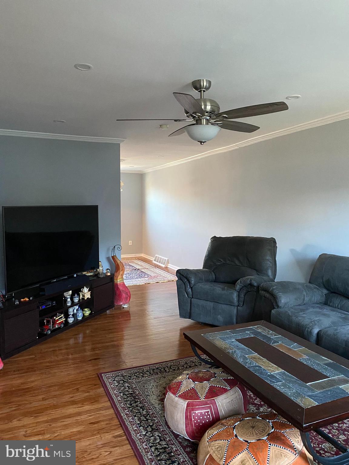 1971 Carter Road Folcroft, PA 19032 - Photo 9 of 37 Living Room