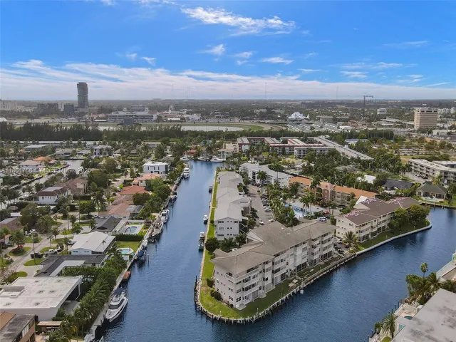 $249,900 | 455 Paradise Isle Boulevard, Unit 104, Hallandale Beach, FL 33009